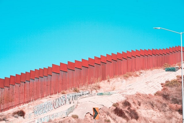 US Border Wall barbara-zandoval-fhEkwsRgMNQ-unsplash