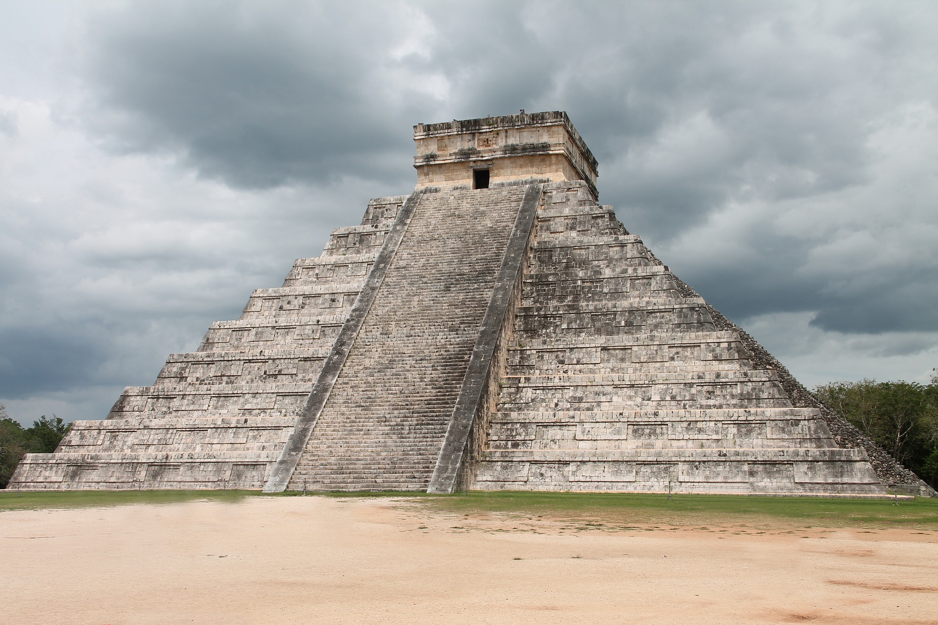 Aztec Temple Chichen itza Image by Simona Giuffrida from Pixabay