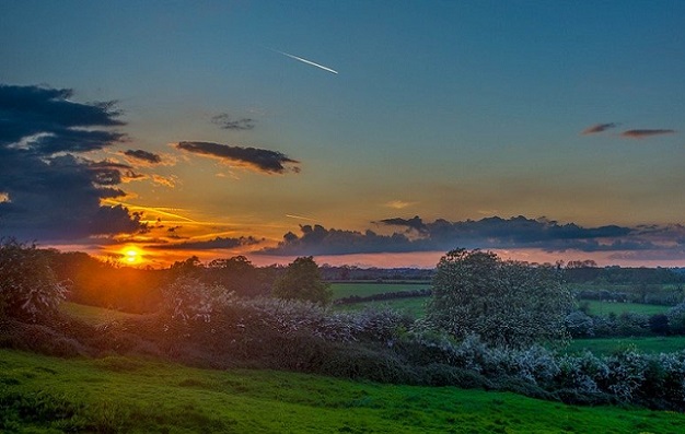English countryside sunset-Pixabay JordonStimpson Pixabay license 1009460_960_720
