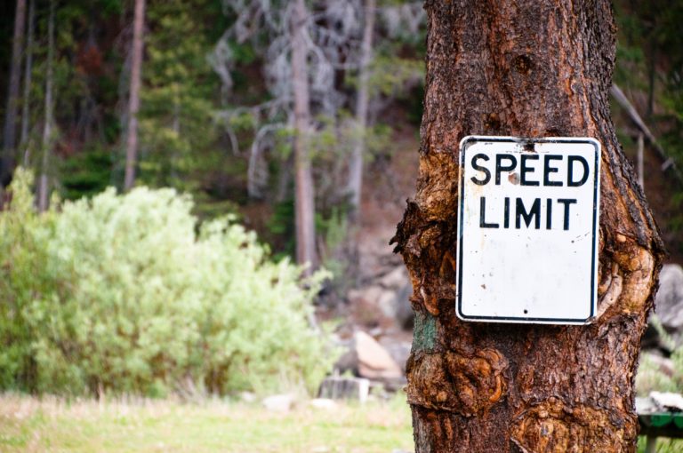 blank speed limit sign Photo by Steven Cordes on Unsplash