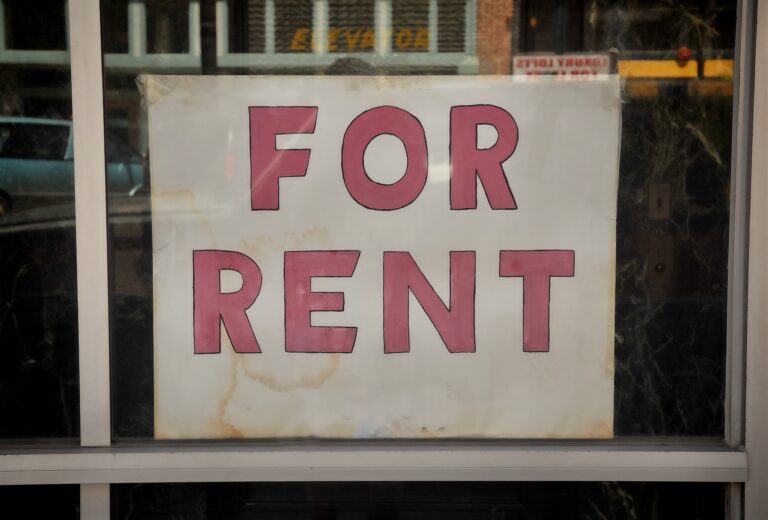 For rent sign Photo by Robert Linder on Unsplash