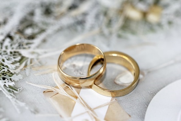 Wedding Rings sandy-millar-8vaQKYnawHw-unsplash