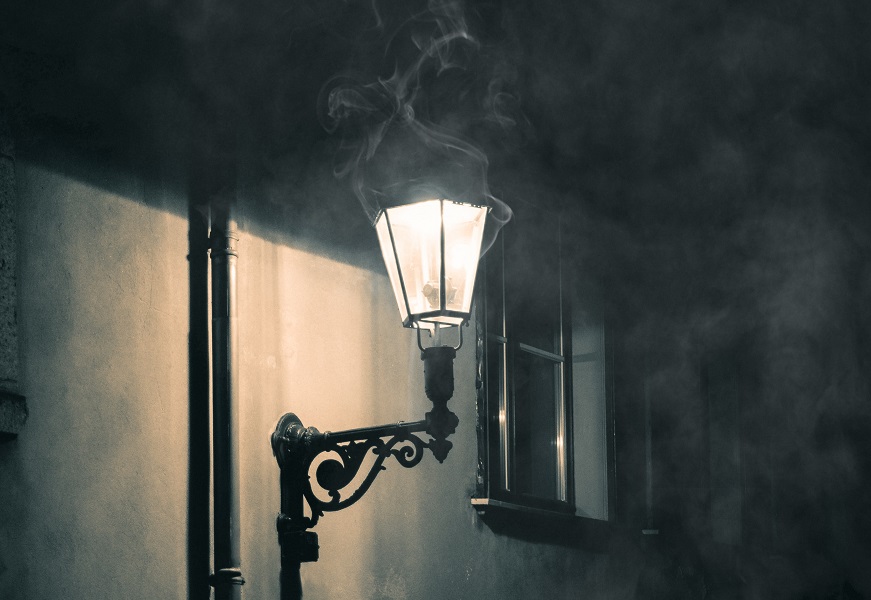 Gaslight street light original Photo by Renè Müller on Unsplash