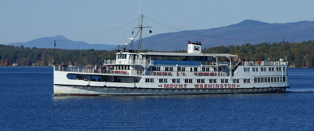 Mount Washington Cruise Ship Lake 