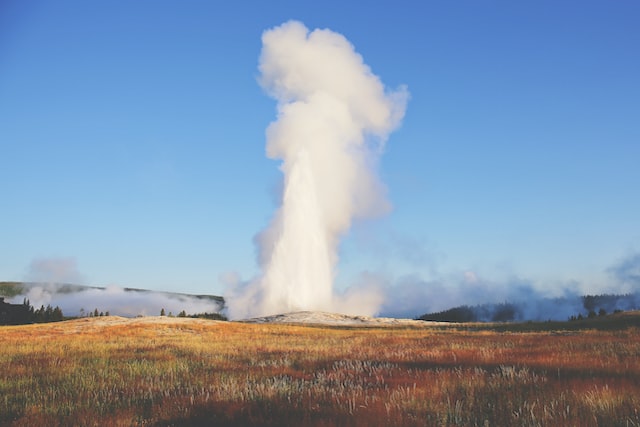 Old Faithful Yelowstone Wyoming